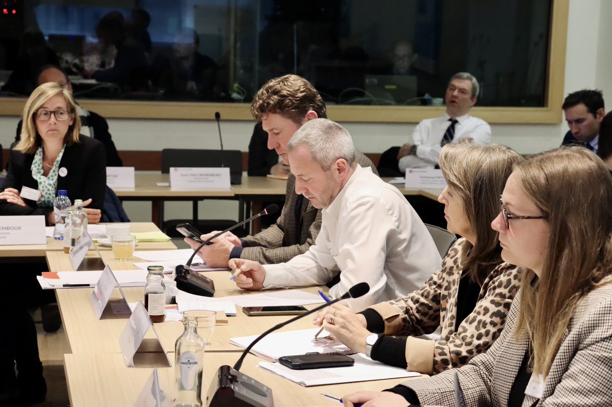 DavidClarinval's tweet photo. 🌾🇺🇦 De oorlog in Oekraïne zal gevolgen hebben voor de #prijzen van de Belgische voedselproducten. Deze ochtend werd een #Taskforce gelanceerd met 40 vertegenwoordigers van federaties uit de #Agrovoeding om te anticiperen op deze gevolgen en de nodige beslissingen te nemen.#BEGov https://t.co/W1JarcMMhg