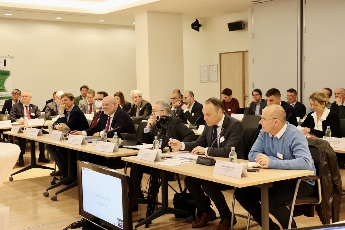 DavidClarinval's tweet photo. 🌾🇺🇦 De oorlog in Oekraïne zal gevolgen hebben voor de #prijzen van de Belgische voedselproducten. Deze ochtend werd een #Taskforce gelanceerd met 40 vertegenwoordigers van federaties uit de #Agrovoeding om te anticiperen op deze gevolgen en de nodige beslissingen te nemen.#BEGov https://t.co/W1JarcMMhg