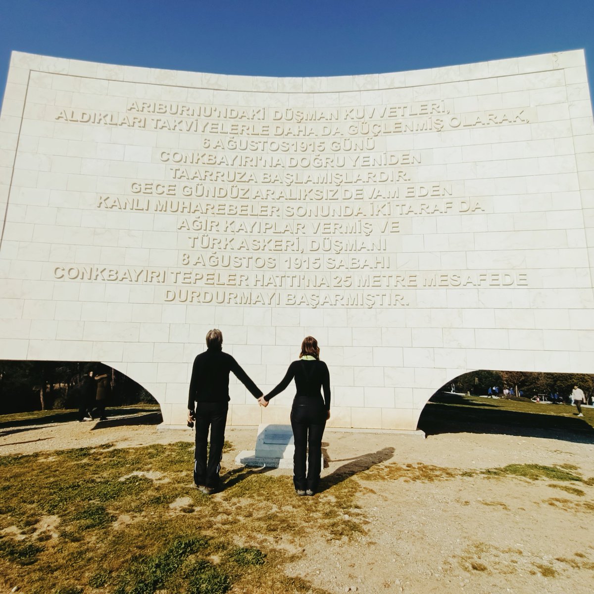 RoutesQuick's tweet photo. Her sene olduğu gibi bu sene de, her karış toprağında kahramanlık destanı yazılan #Çanakkale'ye döndü tekerimiz. Şehitlerimize dualarımızı gönderdik. Ruhları şad olsun.

#çanakkalegeçilmez🇹🇷 #çanakkalekahramanları #çanakkaleköprüsü #çanakkale1915 #çanakkaleboğazı #QuickRoutes https://t.co/zbfFbn4FYu