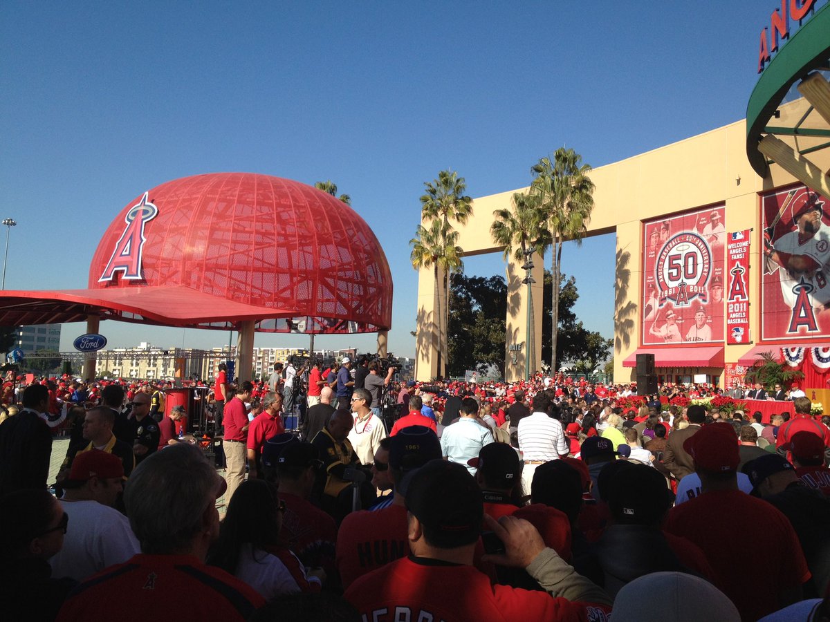 I was there to say goodbye to <a href="/PujolsFive/">Albert Pujols</a> when he joined the <a href="/Angels/">Los Angeles Angels</a> 10 years ago. I can’t wait to welcome him home at the <a href="/Cardinals/">St. Louis Cardinals</a> game in Jupiter Thursday. Have any tips for seeing #5 ???
<a href="/dgoold/">Derrick Goold</a> <a href="/DannyMacTV/">Dan McLaughlin</a> <a href="/bthompson48/">Brad Thompson</a>