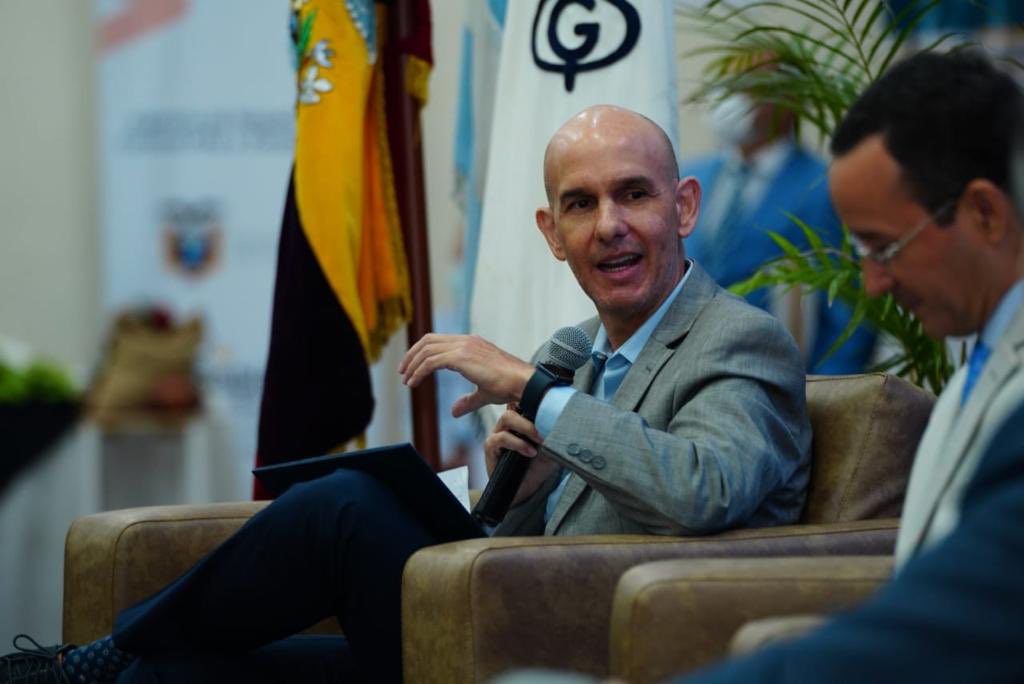 lacamaragye's tweet photo. Continuamos en la #ComexCCG con el Conversatorio “El Comercio Exterior como herramienta para el fortalecimiento empresarial” en la que participan Juan Xavier Sánchez @jxsur, Leonardo Viteri @LVALAW y Juan Carlos Díaz-Granados @JCDGM https://t.co/ZyOJ5KmD77