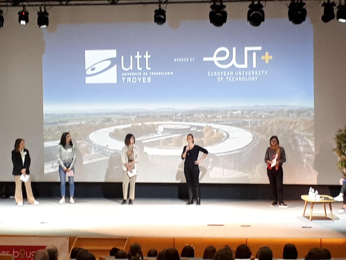 laurence_berrut's tweet photo. @SNCFReseau encourage l’innovation en @regiongrandest au féminin en s’associant avec #INNOVATECH2022. En tant que femme et dirigeante, cette initiative me touche particulièrement ! 
👷créativité 100% féminine
🏆concept émancipateur
🖇️mise en place de mentorat
👩🏿👩🏿‍🦰collaboration https://t.co/Y3laG48jP5