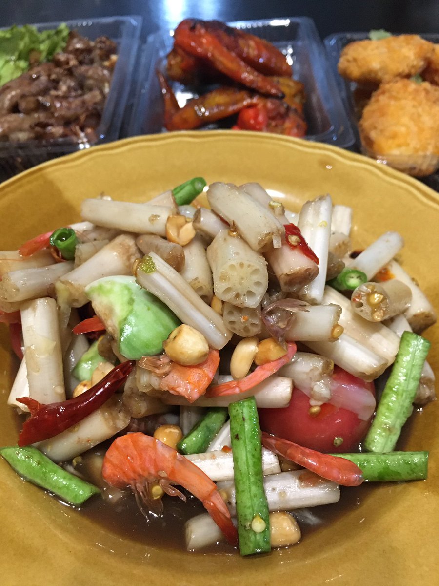 iam_bbb's tweet photo. ซี๊ดดดด 🤤 ตำไหลบัว 😋 https://t.co/afNueER9Gp