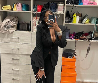 lipstickalley's tweet photo. Black Entrepreneur Owner Of Moonx Cosmetics Says Friends Set Her Up &amp; Robbed Her For 1000’s In Designer Clothes / Handbags! (PICS/VIDEO) https://t.co/2WtDDQ0mWo #moonxcosmetics https://t.co/Tw3tqz4Iwt