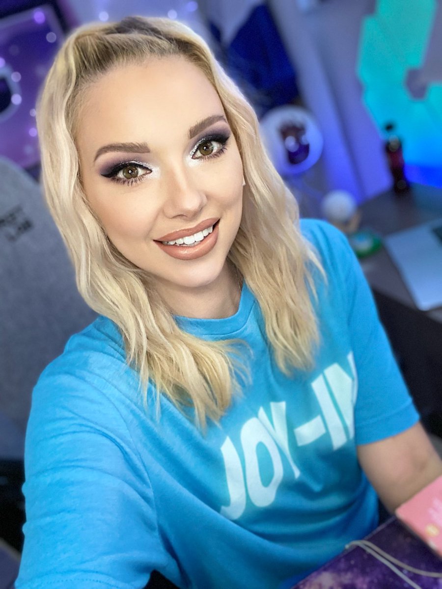 gingrbredbeauty's tweet photo. It’s #talkoh Tuesday! Today we will be rolling #marblegp for #cashprizes and talking #TRIVIA! Give me your best, I will challenge you back. 

#shirt by @BrewtifulD 

#live in 15 https://t.co/NWBIhBqitB. #giveaway #marblegrinders #grandprix #marblesonstream https://t.co/wVQdie66BA