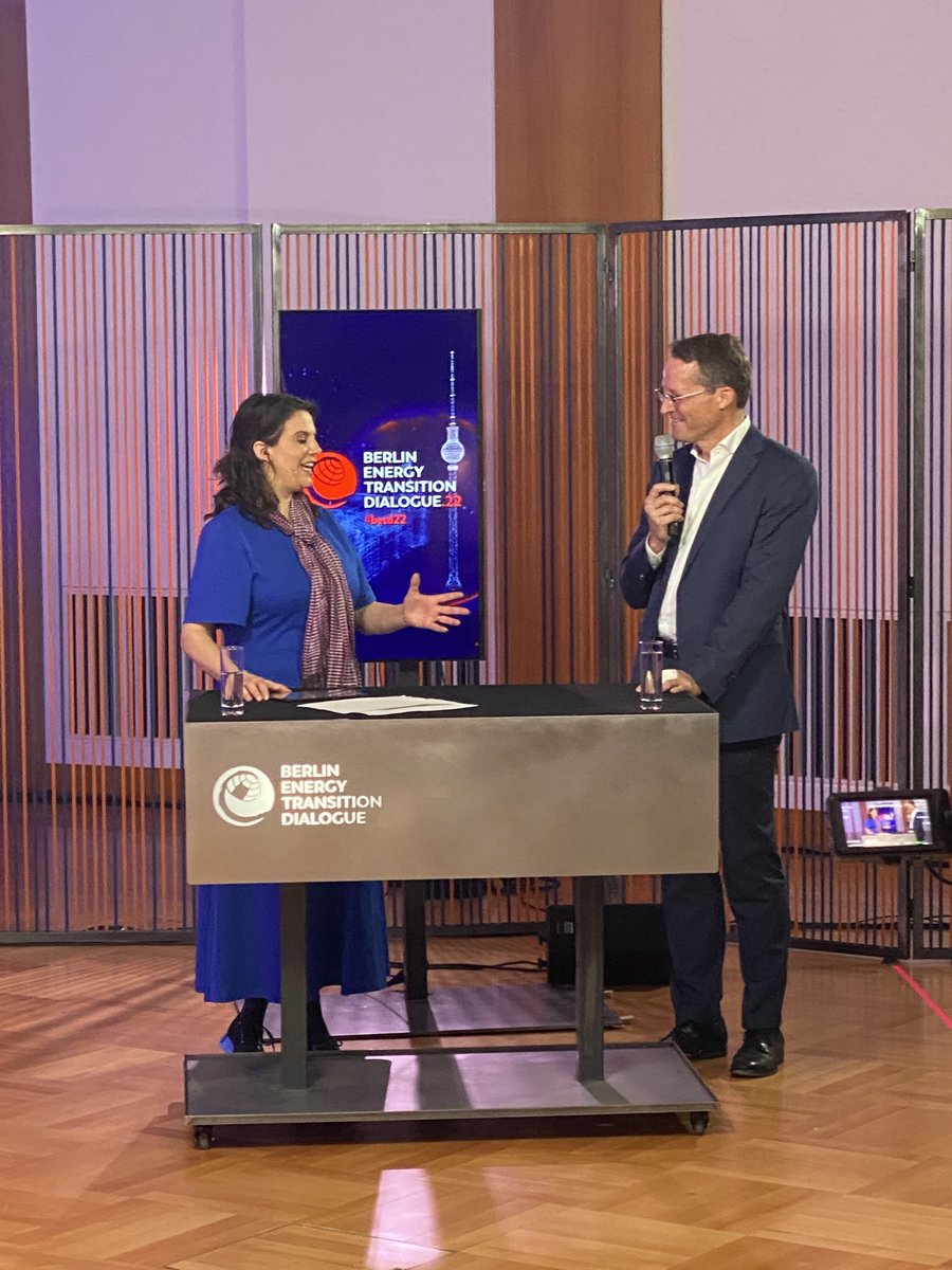 j_goldbeck's tweet photo. the energy transition has arrived in effective political decisions. The world is taking action against #climatechange, rising fossil fuel prices and #energydependency #goldbecksolar ⁦@BSWSolareV⁩ #betd22 ⁦@greensofa_betd⁩ https://t.co/CwzEXw0d5g