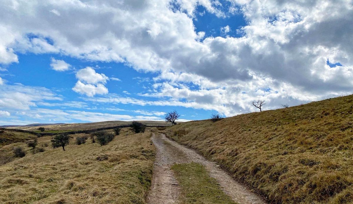 oldcrofthouse's tweet photo. We are so lucky to be able to enjoy these views on our lunch break. The temptation to keep going is hard to fight but when you stay with us you can explore for as long as you want…
#workhardplayharder #freshairtherapy #walking #hikingadventures #hiddencumbria #takeintheview https://t.co/zpBVTci0it