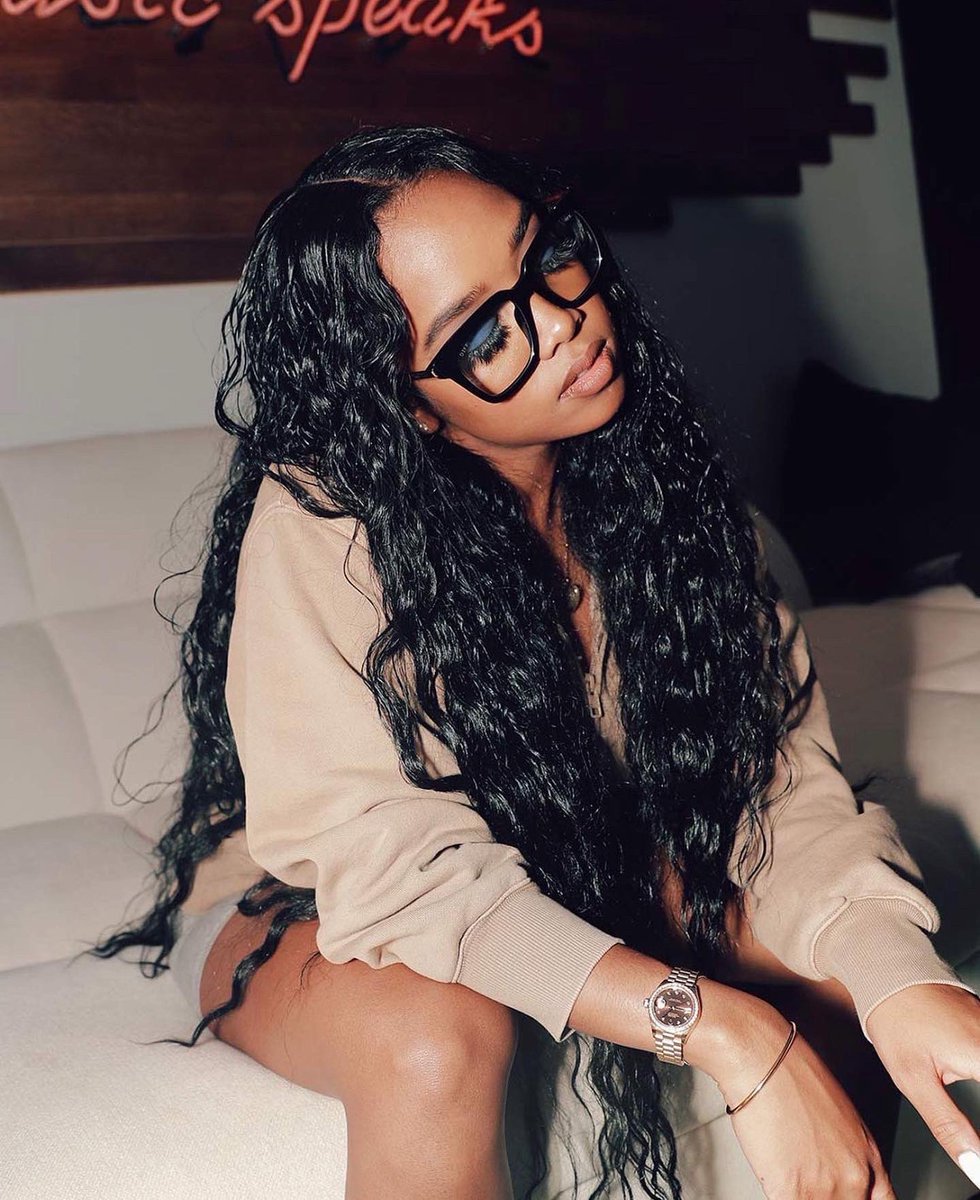 HERMusicx's tweet photo. My collection with #AmazonTheDrop is LIVE!!!! Only available for 30 hours.
Shop now: https://t.co/PAVJS68c9b #HERxTheDrop https://t.co/p8RRw0PHUK