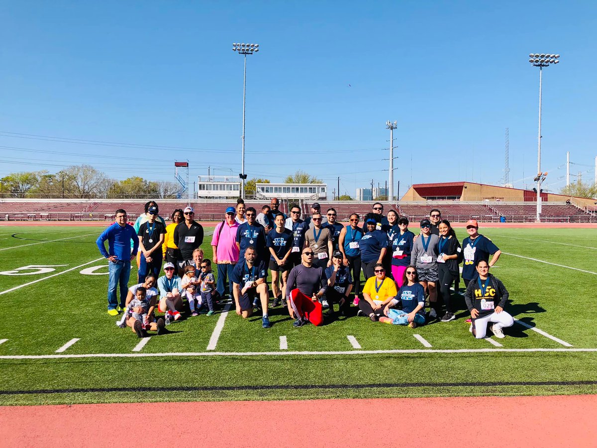 LeadershipHoust's tweet photo. #LeadershipHouston Class XL hosted their Fun Run fundraiser over the weekend at Texas Southern University to raise money for their class project! #LH40 https://t.co/sxqxEQDbMc