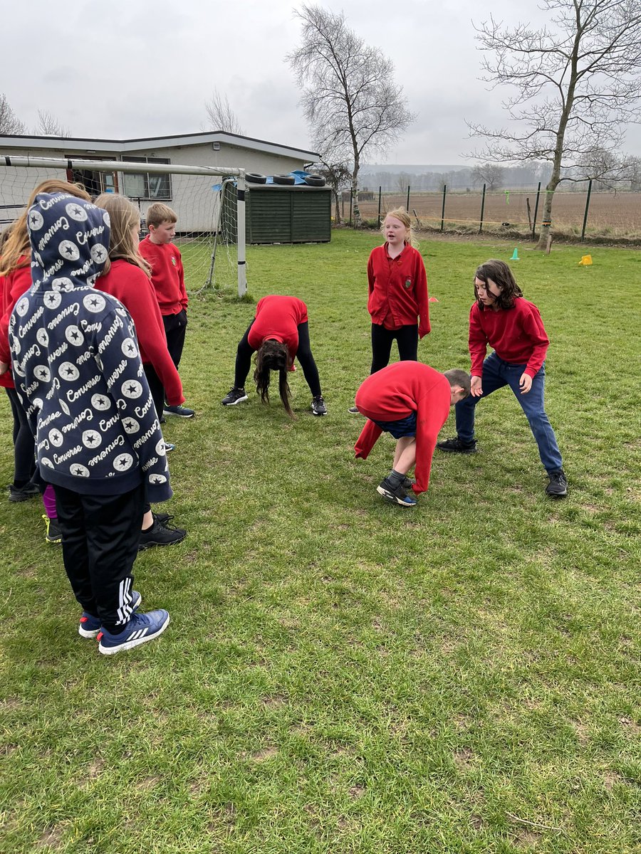 ActiveSchAngus's tweet photo. Excellent 1st Young Leader session @InverarityPS Great discussion around ‘good leader’ qualities.We also taught each other 3 tig games, thinking about Space,Task,Equipment & People! #FutureLeaders #RoleModels #LearningNewGames https://t.co/SWi8mttVaf