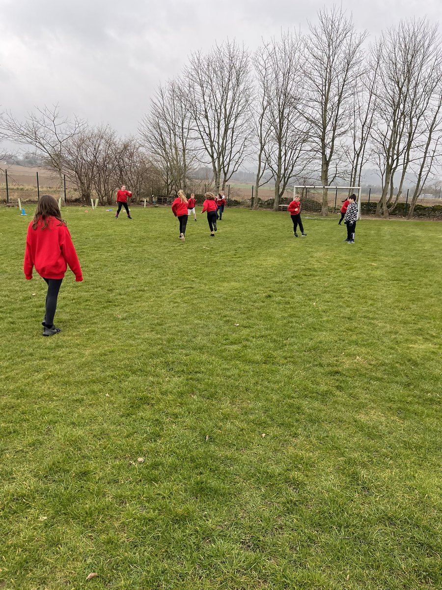 ActiveSchAngus's tweet photo. Excellent 1st Young Leader session @InverarityPS Great discussion around ‘good leader’ qualities.We also taught each other 3 tig games, thinking about Space,Task,Equipment & People! #FutureLeaders #RoleModels #LearningNewGames https://t.co/SWi8mttVaf