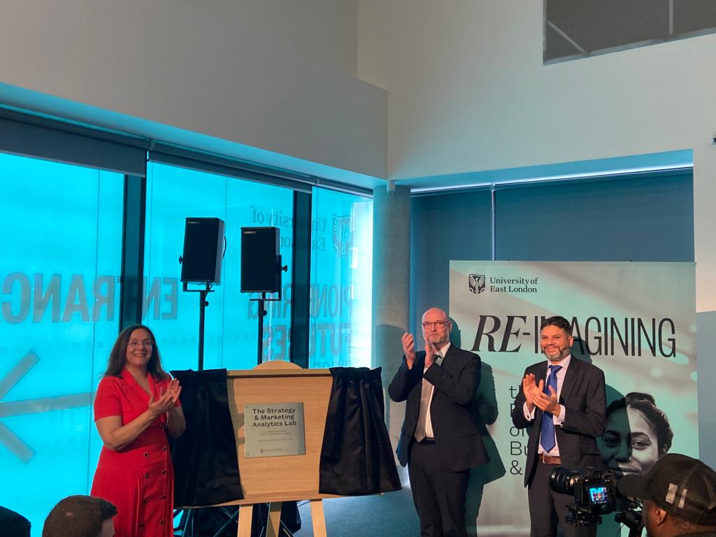 SBL_UEL's tweet photo. An exciting time as John Davis joins Vice-Chancellor and President @ProfBroderick, and Dean Professor Mohammad M. Ali, to unveil the plaque for our Strategy and Marketing Analytics Lab, in partnership with Amazon Web Services (@AWS)!
#USSLaunch #Marketing #Analytics https://t.co/6k2vkVzF1r