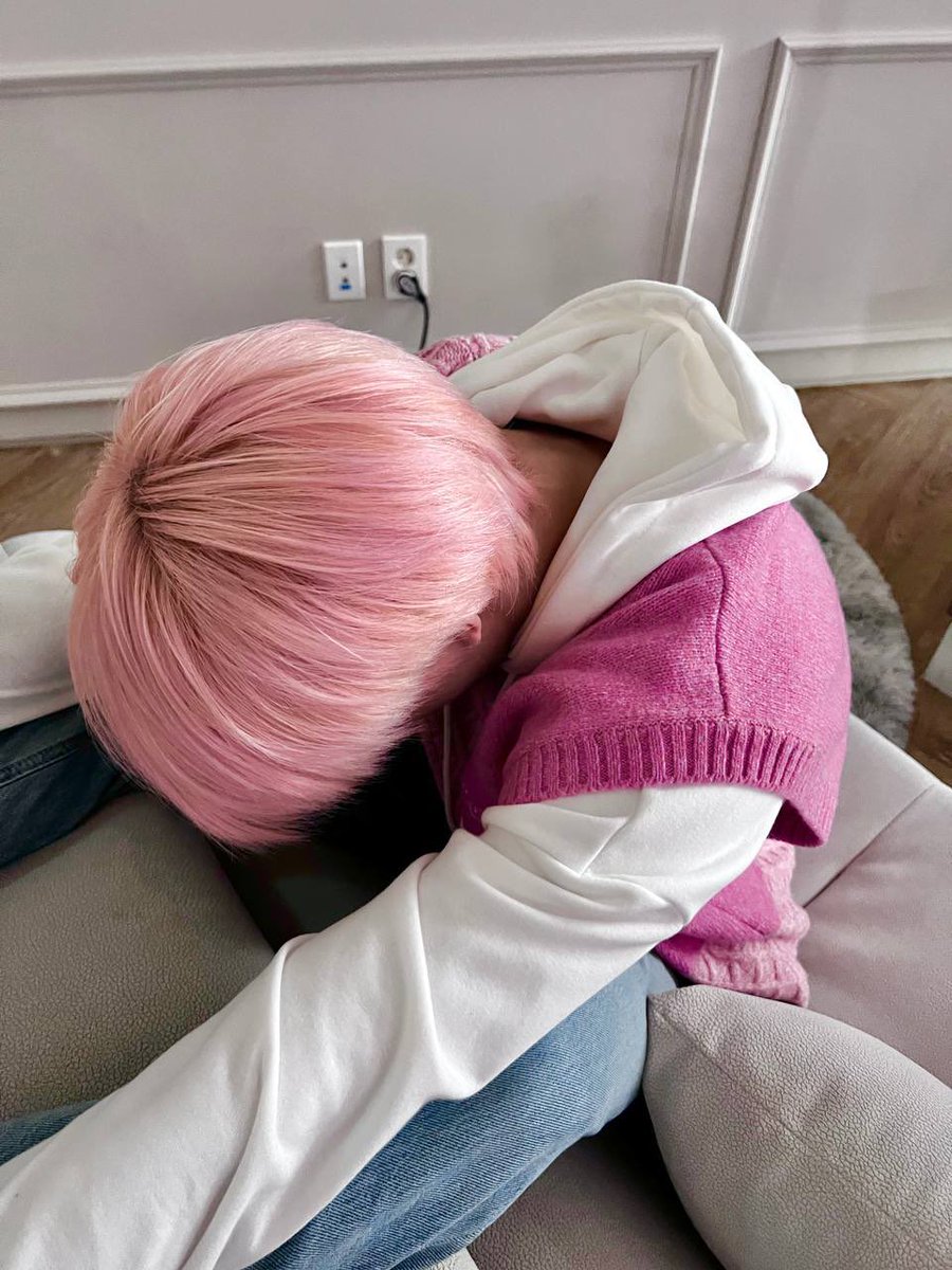 Czennies, how are you? ~~ ?
We are preparing hard right now, so please wait a little longer~