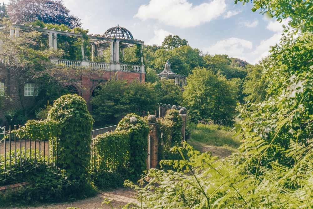 Have a peaceful stroll in The Hill Garden and Pergola in Hamstead. A Georgian arbour and terrace in the Hill Garden with expansive views across Hampstead Heath.
~
#hamstead #park #garden #allthingslondon