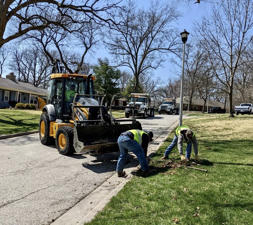 MerriamKS's tweet photo. #TeamMerriam crews are working hard for our residents! 

The annual spring tree limb pickup continues throughout this week. https://t.co/AznO2FkOq3