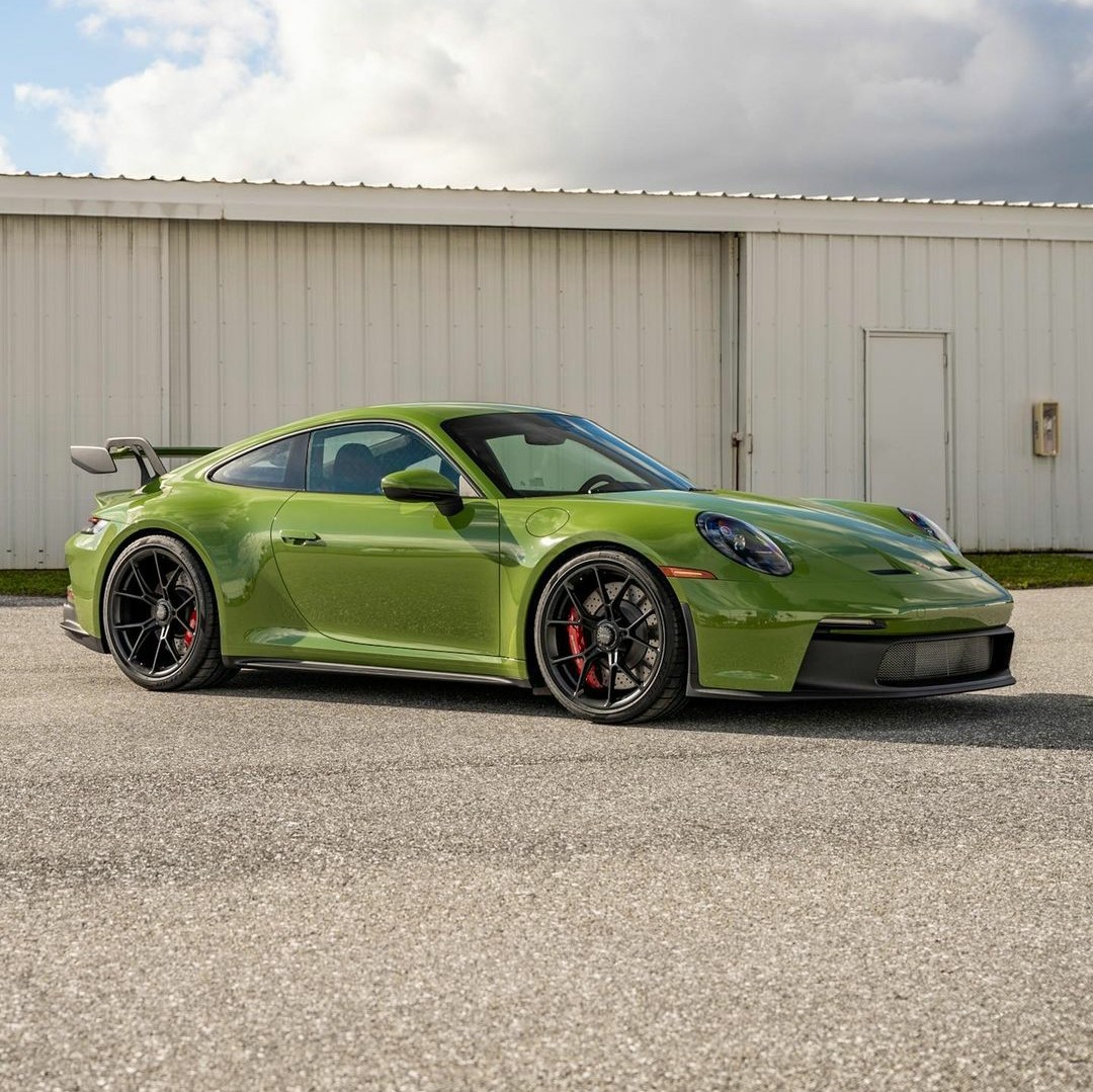 PorscheCIub's tweet photo. Paint-to-Sample Olive Green 992 GT3 https://t.co/9Fx9dQyVuv