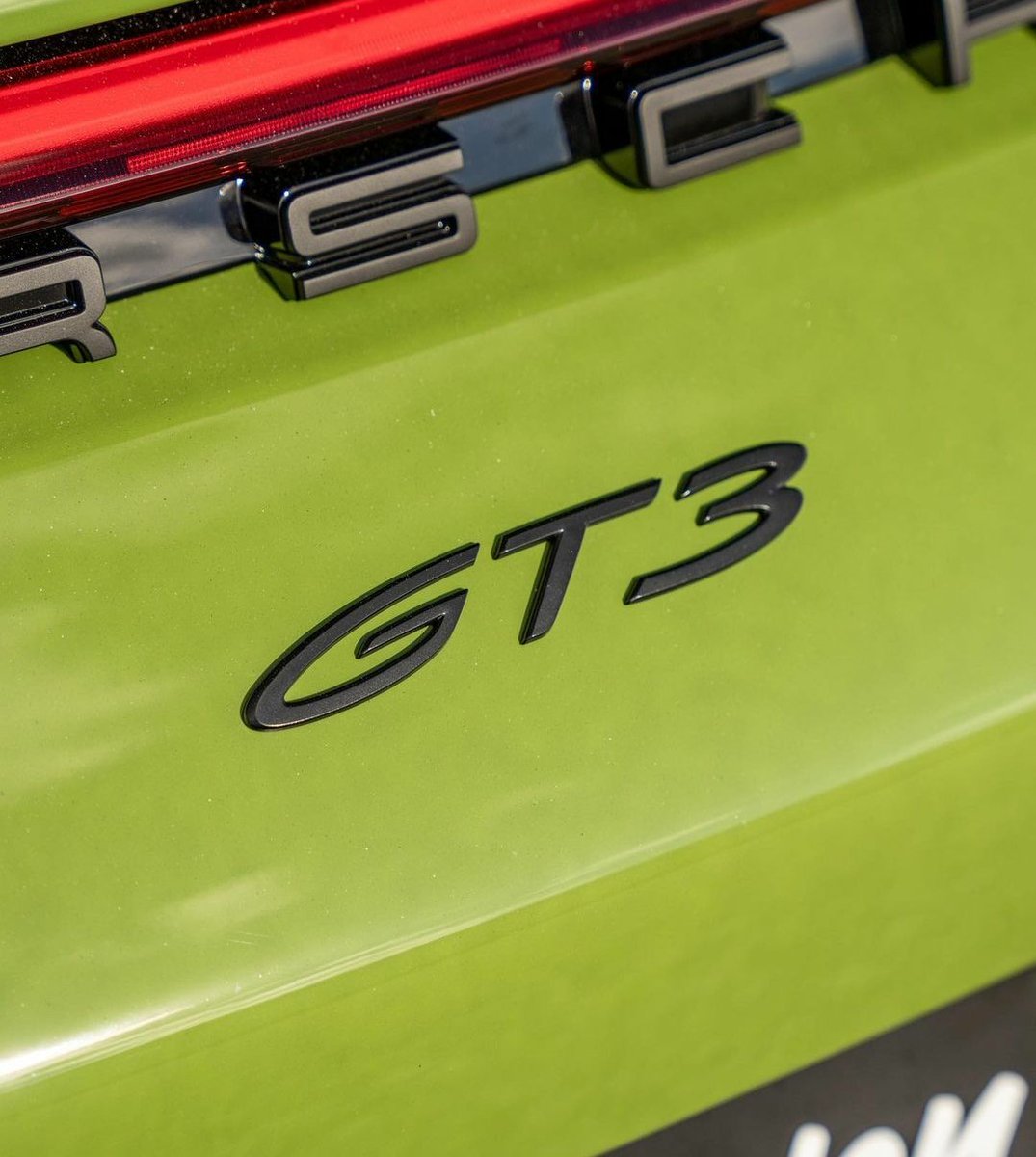 PorscheCIub's tweet photo. Paint-to-Sample Olive Green 992 GT3 https://t.co/9Fx9dQyVuv