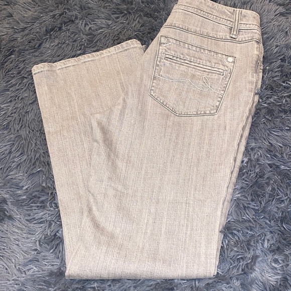 JanetMerryman's tweet photo. So good I had to share! Check out all the items I'm loving on @Poshmarkapp #poshmark #fashion #style #shopmycloset #cabi #wildthreads #talbots: https://t.co/VKn0f3uRda https://t.co/CKadPgGR4Z