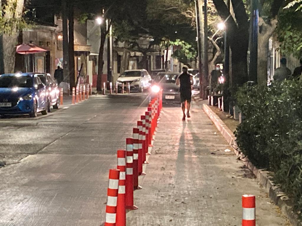 1/4  Me alegra saber que <a href="/Muni_provi/">Muniprovi</a> ya está implementando el Plan Calles en el Barrio Bellavista. Calmado de tráfico, remover estacionamientos y reducir el ruido son algunas de las cosas que trae. Esto debería replicarse por todo el país

fotos de: <a href="/LakeSagaris/">Lake Sagaris</a>