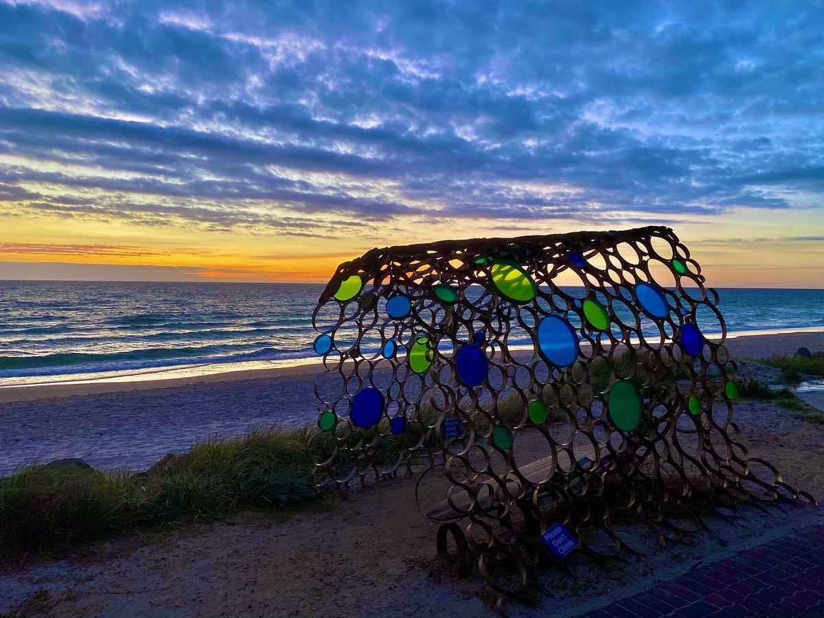 DrewBrendan's tweet photo. A beautiful sunset along Henley Beach in spectacular South Australia! https://t.co/itPNFOUmcK