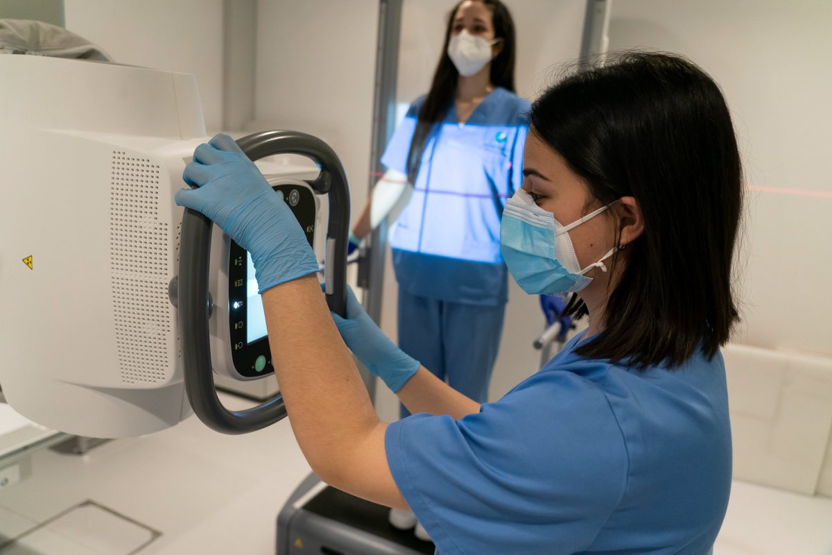 Potenciamos una formación práctica en un hospital como Clínica Mompía gracias a un amplio cuadro de profesionales con una larga trayectoria laboral. ¡No te quedes sin tu plaza!

escuelaclinicamompia.es/ciclos-de-grad…

#EligeEscuelaMompía #MatrículaAbierta2022 #CienciasDeLaSalud