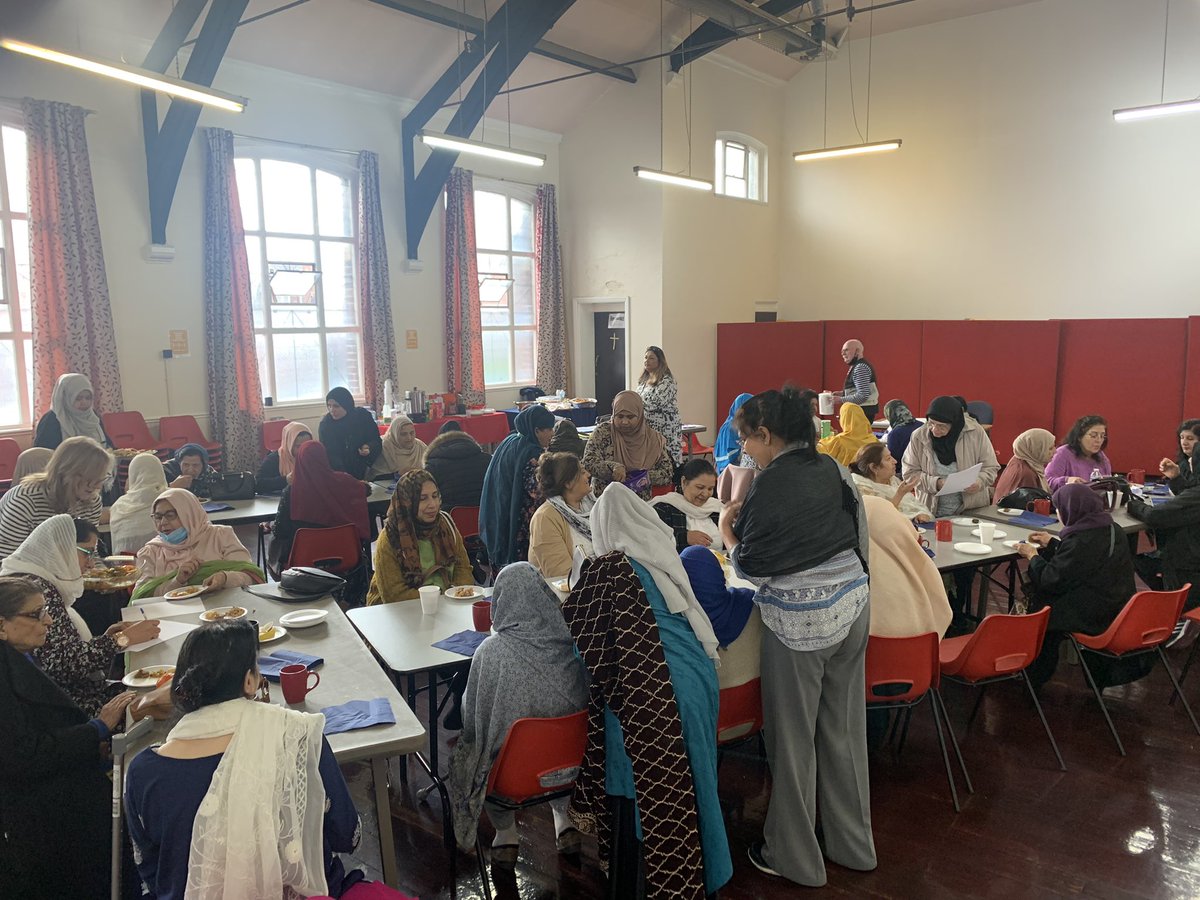 bdforde13's tweet photo. #CancerWorkshop - Pakistani women across Mcr stated that they had no awareness of breast and ovarian cancer. Thank you @MancBMEnetwork & @AtihaChaudry & @fifmac for delivery of your workshop! https://t.co/qV7JXwGzEJ