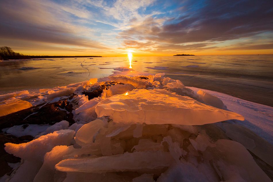 Burning #Ice by Avijit Nandy
Monday, 28th March 2016
During Winter in the north of #Finland and #Norway, sunlight is a rare phenomenon. We got this amazing sunset on our way to Tromso, Norway from #Helsinki. During our 5 days trip this was the last encounter with the sun.#photo https://t.co/csu8cCZSe6