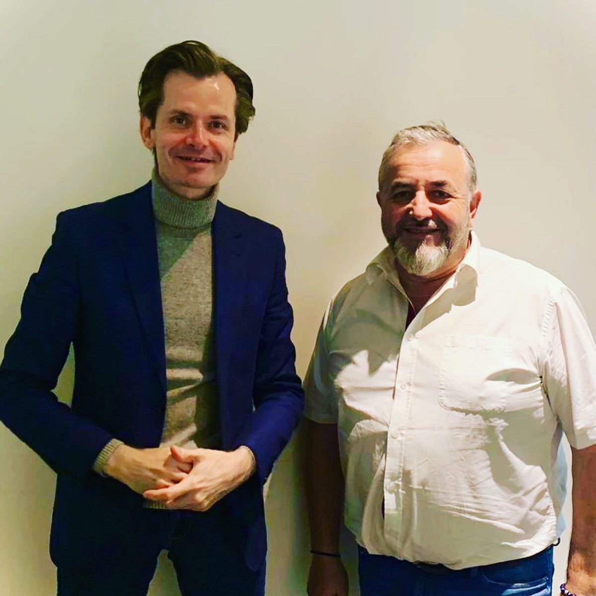GLarrive's tweet photo. 🇫🇷 Député de l’#Aillantais, je suis venu saluer ce matin Fernando Dias Goncalves, qui sera dans quelques jours le nouveau maire de #Montholon. C’est un homme solide, que je connais bien, qui saura être un vrai capitaine d’équipe au service de la commune. #DirectTerrain https://t.co/1xiy4AjnkX