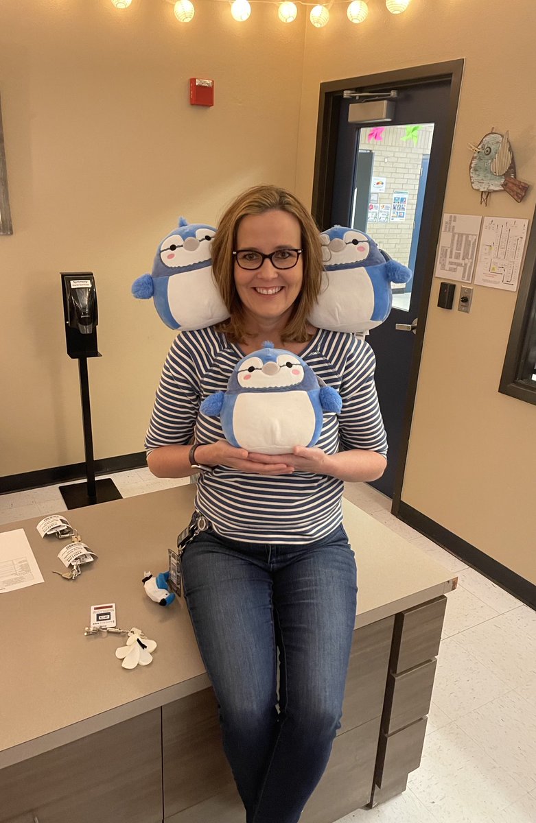 jennystrong92's tweet photo. 🎶All the little birds at BCE love when Mrs. Strong sends out tweet, tweet, tweets! Rocking Blue Jays! Tweet, tweet, tweet!🎶 ⁦@BCE_BlueJays⁩ ⁦@RoundRockISD⁩ ⁦@myam2⁩ #brackTECHology #friendlycampuscompetition https://t.co/VB0CY3WHoK