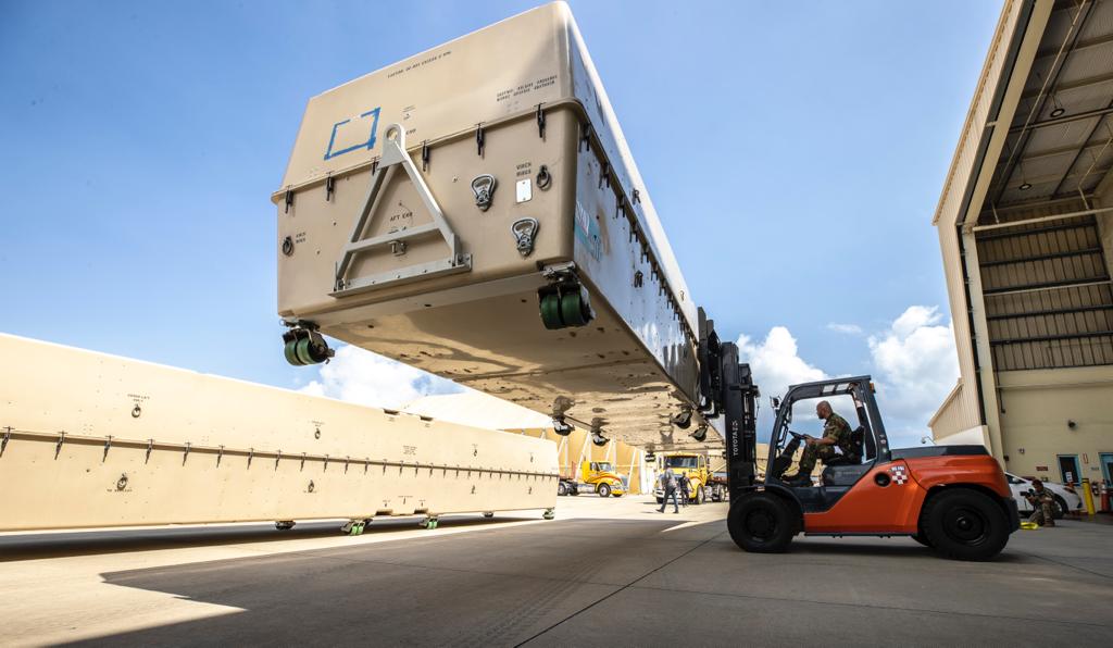 Het MQ-9 systeem is aangekomen op vliegveld Hato, Curaçao! Het 306 squadron heeft drie toestellen en twee grondstations in ontvangst genomen. Binnenkort starten zij met het opbouwen van het systeem en het testen van het nieuwe vliegtuig.
<a href="/DefensieCarib/">Defensie Caribisch gebied</a> <a href="/Defensie/">Ministerie van Defensie</a> @Defensie_DMO