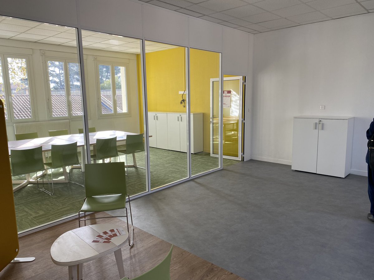 Découvrez ce nouveau tiers-lieu inauguré aujourd’hui la « place Afpa » d’Avignon-le-pontet. 
Lieu convivial, ouvert, innovant de co-working et de co-learning 
On vous attend dans ce superbe lieu au bénéfice des organismes et partenaires de l’inclusion avec un médiateur numérique.
