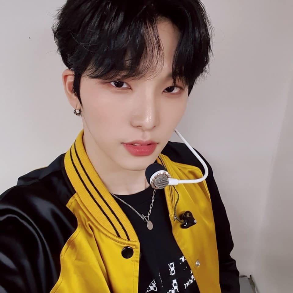 hoholuv607's tweet photo. 45° 얼짱각도 활용하는 얼짱 45군 https://t.co/pyFHCjEOK3