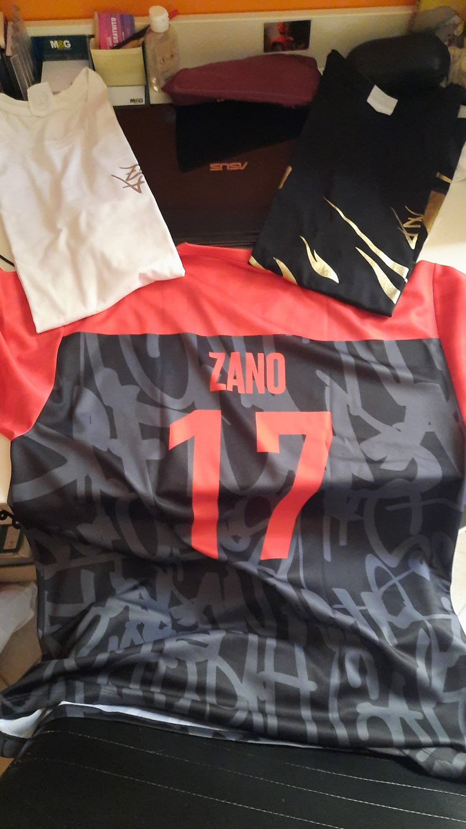 perux_x's tweet photo. Aggiunta alla collezione.
Molto bella Cri, e complimenti per tutti sti traguardi....perche chi l avrebbe mai pensato due/tre anni fa che avresti avuto due tue maglie su fifa @ZanoMind ❤🧡💜 https://t.co/zd31mQcomS