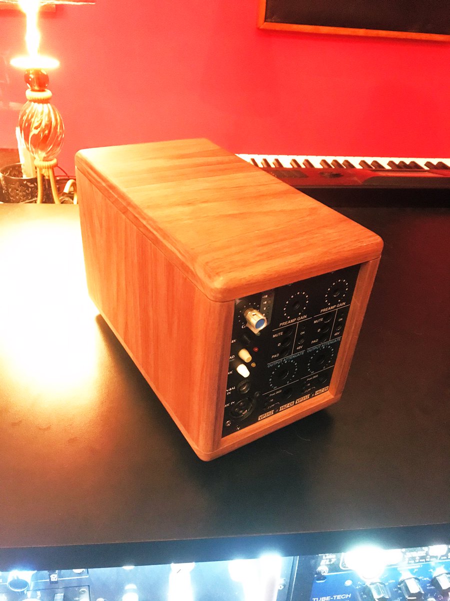 HellAudio's tweet image. 草野華余子様オーダー
API 3slot ウォルナットランチボックス作成しました。
電源は外付けユニットとし内部は全面シールド。
オイル塗装で木の香りにも拘りました。
オーダーありがとうございました。
@kayoko225