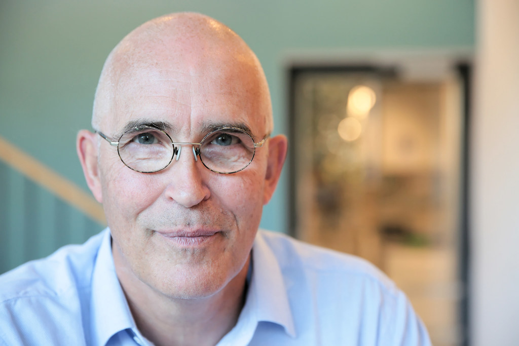 epflSV's tweet photo. Congratulations to Johan Auwerx @Auwerx_Lab who has been ranked #73 in @guide2research's  Top 1000 Biology and Biochemistry Scientists Ranking – and #2 in Switzerland! https://t.co/1I1Cu2Sawn