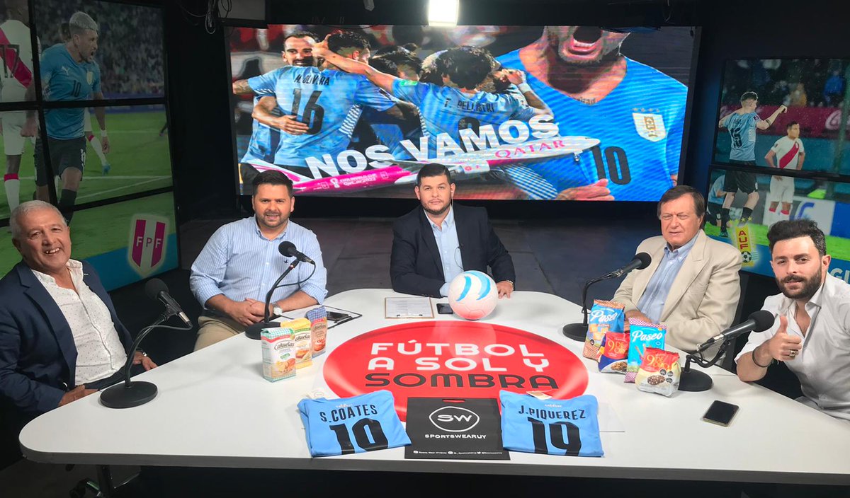 Lindo equipo ayer para hablar de lo que más nos gusta en <a href="/FutbolSyS/">𝙵𝚞𝚝𝚋𝚘𝚕 𝚊 𝚂𝚘𝚕 𝚢 𝚂𝚘𝚖𝚋𝚛𝚊</a> por @EsdrujulaT.
Línea de 5 junto a Gustavo Ferrin, <a href="/EduardoGuti_88/">Eduardo Gutierrez®️</a>, <a href="/DanielOrdoniez/">Daniel Ordoñez</a> y <a href="/oscarbelo/">Oscar Belo</a>.
Si te lo perdiste, te lo dejo acá 👇
youtube.com/watch?v=VlkMLF…