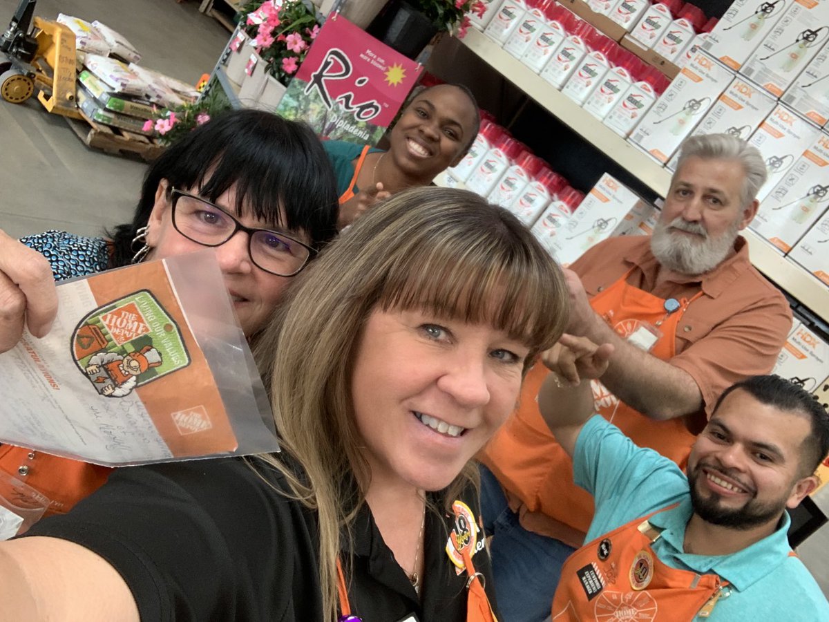 Recognizing Melissa for Customer Service Associate of the Month! Well deserved for her hard work and dedication to taking care of our customers! ⁦⁦<a href="/luisjoelm/">Luis Mendez</a>⁩ ⁦<a href="/DoubleW_HD/">Wayne Wagner</a>⁩ ⁦<a href="/RickGTHD/">RickGTHD</a>⁩