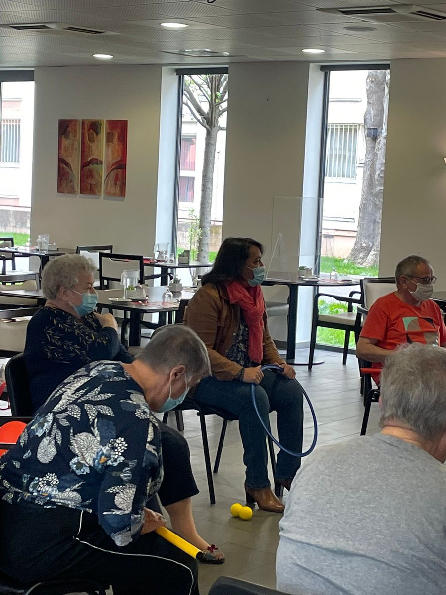 Suite aux nombreux échanges et liens tissés avec le <a href="/MEHB_officiel/">Massy Essonne Handball</a>, j’ai souhaité participer à une séance Hand’Mouv aux côté des résidents de l’#Ehpad RPA des Hibiscus. Un excellent moment, convivial et ludique durant lequel les résidents ont plaisir à se retrouver et pratiquer.