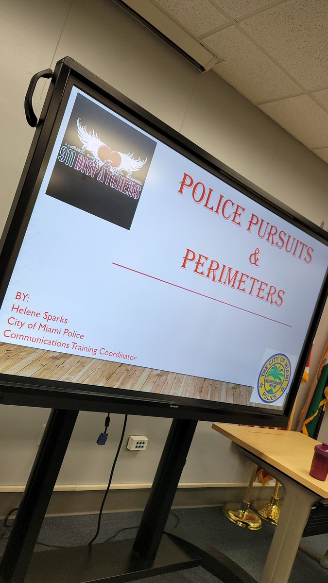 MyKrislia001's tweet photo. One of my favorite topics to teach.. #mpdcommunications #firstresponders #officersafety #trainingthefuture #policepursuits #therightway https://t.co/5GHaZ1QZsy