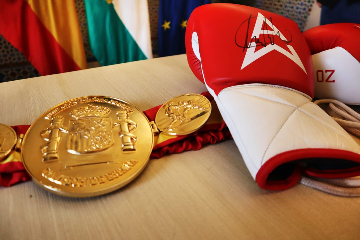 anaisabel_jc's tweet photo. Hemos recibido en el @aytoguadaira al flamante Campeón Alcalareño Óscar “Toro” Díaz, dándole nuestra enhorabuena por su reciente victoria como Campeón de España Superwélter,una promesa del #boxeo, que con sólo 21 años, ha hecho historia a nivel nacional. 

#AlcaláMásDeporte https://t.co/ICo5q9i2Br