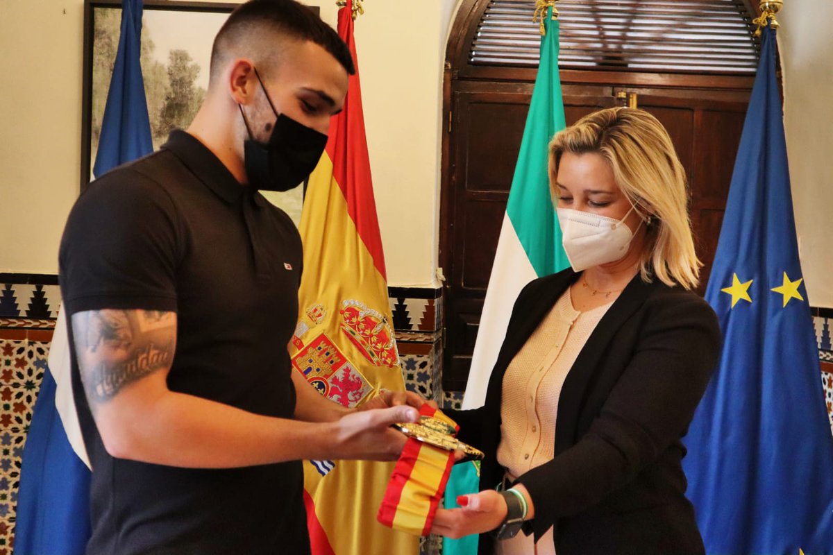 anaisabel_jc's tweet photo. Hemos recibido en el @aytoguadaira al flamante Campeón Alcalareño Óscar “Toro” Díaz, dándole nuestra enhorabuena por su reciente victoria como Campeón de España Superwélter,una promesa del #boxeo, que con sólo 21 años, ha hecho historia a nivel nacional. 

#AlcaláMásDeporte https://t.co/ICo5q9i2Br