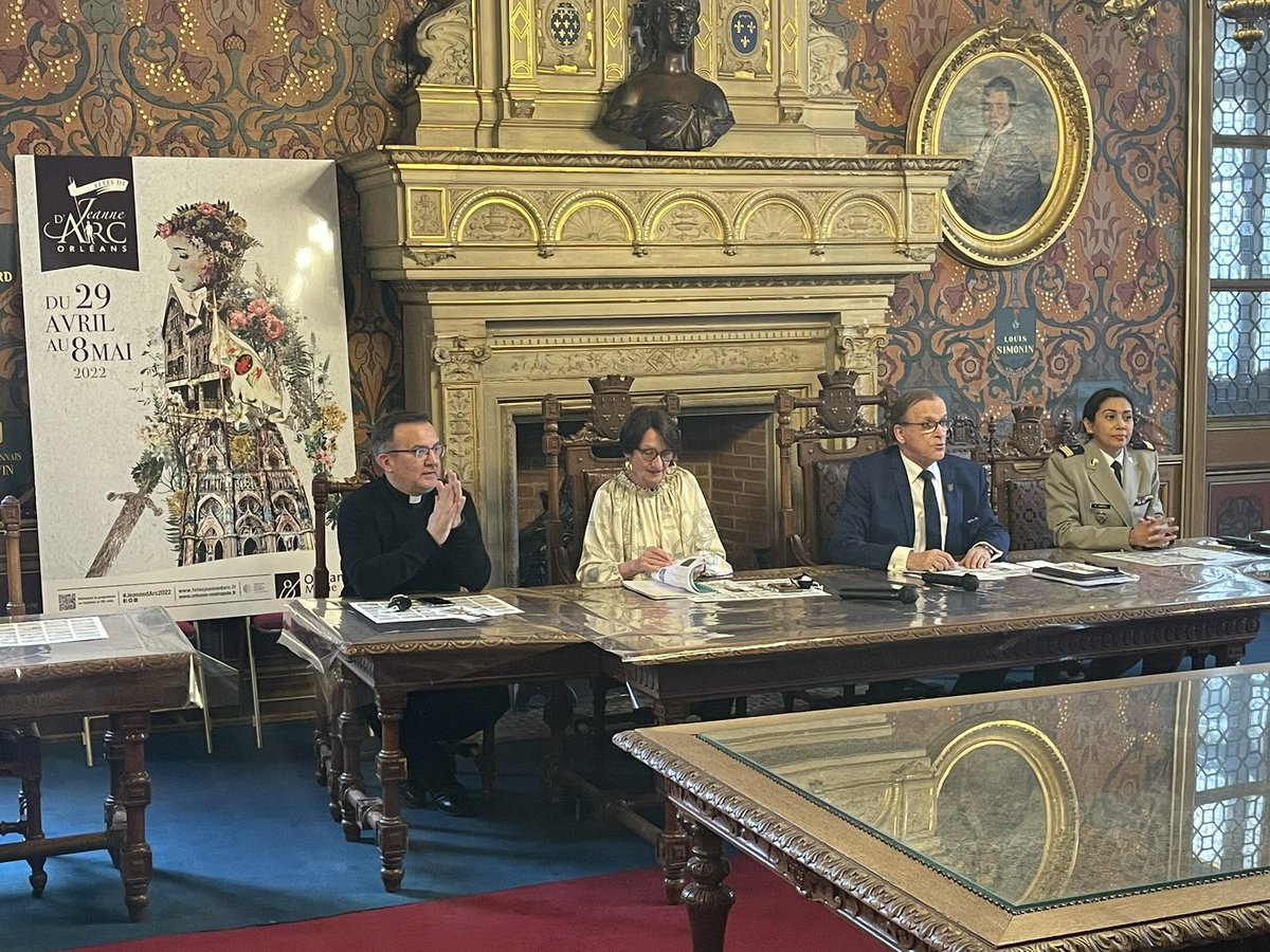 OrleanaisC's tweet photo. Présentation à la presse des fêtes de Jeanne d’Arc 2022, qui se tiendront du 29 avril au 8 mai 2022. 

➡️ Voici le programme : https://t.co/KUopbdge2R https://t.co/nnCUJKpei0