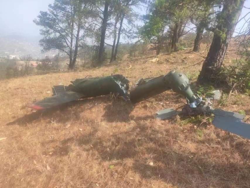 whim_watch's tweet photo. #Myanmar: A #Junta Mi-8 helicopter has crashed in #Hakha, #Chin, injuring all onboard and resulting in the total destruction of the helicopter. 
#WhatsHappeninglnMyanmar 
#2022Mar29Coup https://t.co/1TdUn1K32e