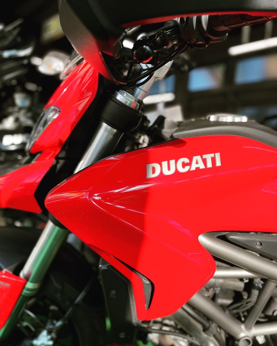 redbaron_BIKE's tweet photo. エンジン型式：水冷DOHC４バルブＬ型２気筒
排気量：821cc
最高出力：110PS／9,250rpm
最大トルク：9.1kg-m／7,750rpm
車両重量：204kg
燃料タンク容量：16L

#ducati 
#ドゥカティ 
#ハイパーストラーダ 
#hyperstrada  
#モタード 
#motard 
#ドゥカティ女子 
#レッドバロン 
#譲渡車検 https://t.co/FtBJ7JH88u