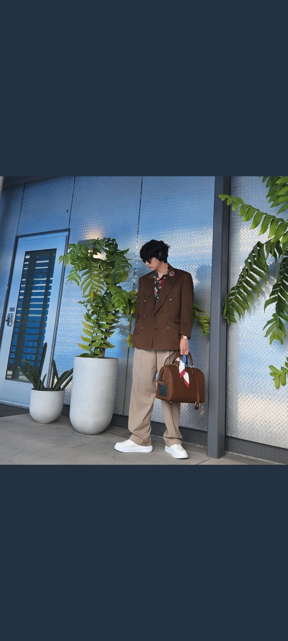 Rerean This Airport Fashion By Bts V Is Awesome T Co 4m65m3nqhw Twitter