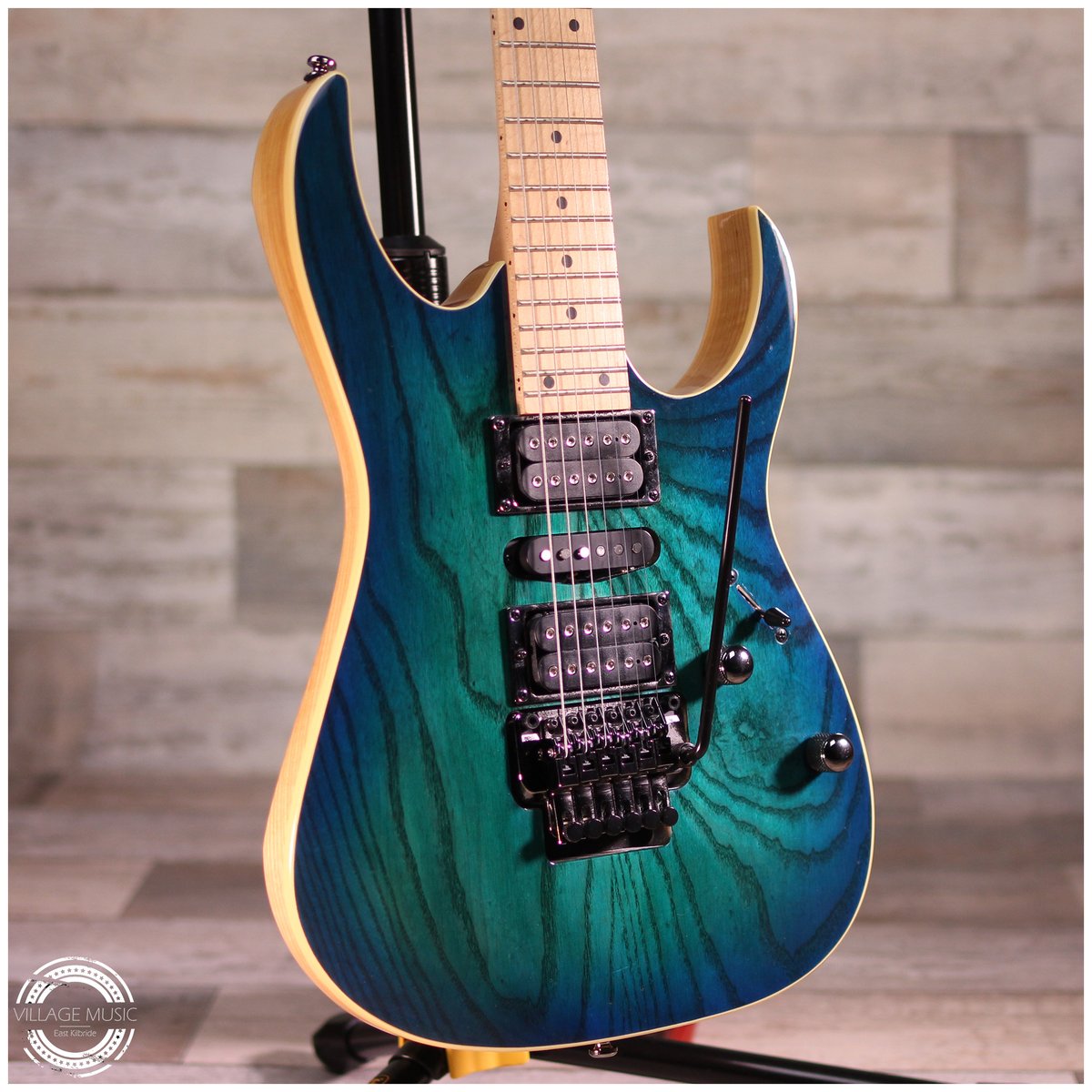 VillageMusicEK's tweet photo. Check out this STUNNING 2020 Ibanez RG370-AHMZ in Blue Moon Burst. Features Ibanez's Wizard III maple neck, Ash Body, Maple Fingerboard, Quantum HSH pickup configuration, and Edge-Zero II floating trem 🤩.
#Secondhandguitar #ibanez #ibanezRG370 #forsale #electricguitar https://t.co/SJq8HHcTCP
