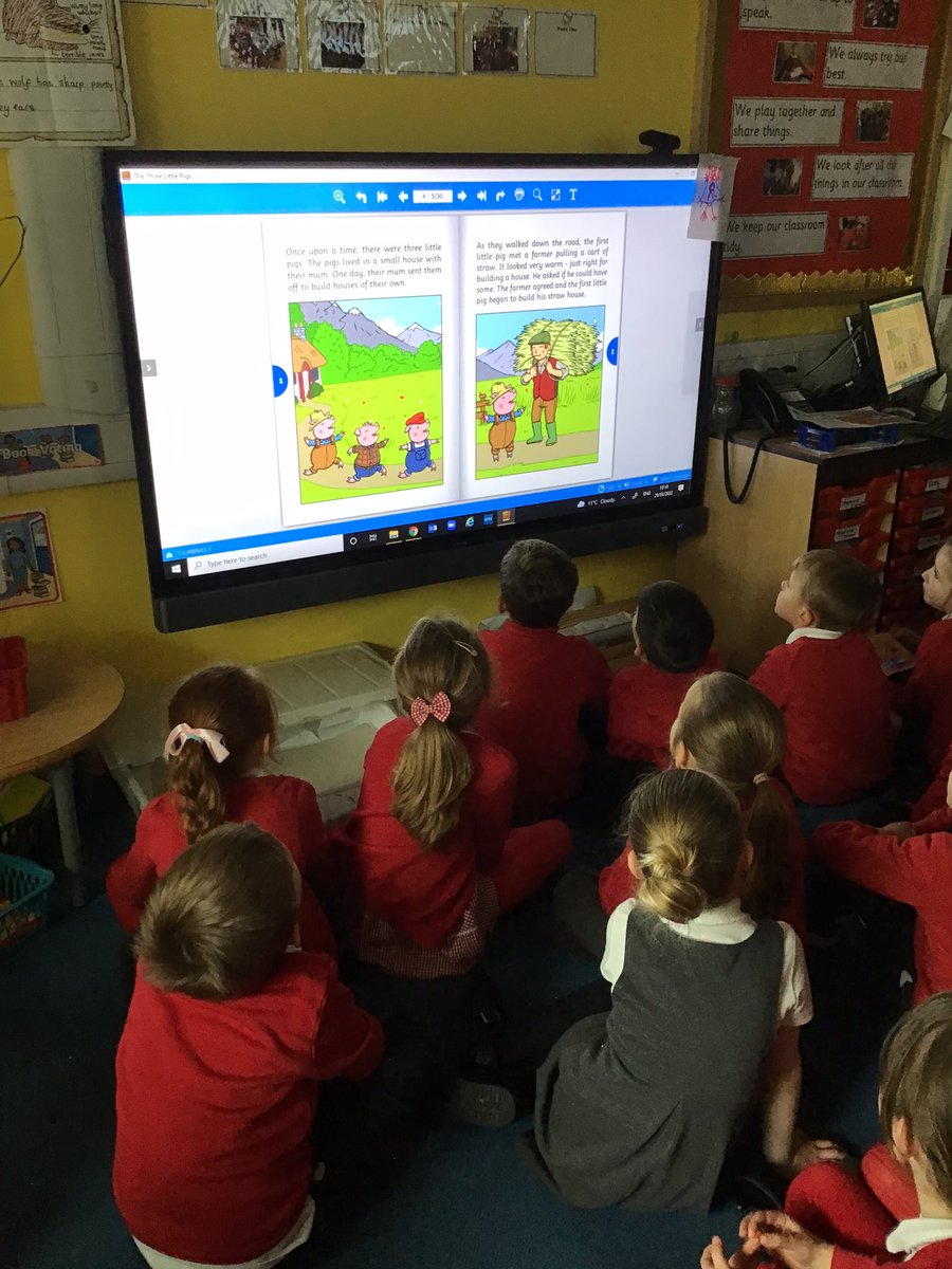 theellisF2's tweet photo. We are reading together the story of The Three Little Pigs. #lovingbooks https://t.co/0TLzywg0Bb