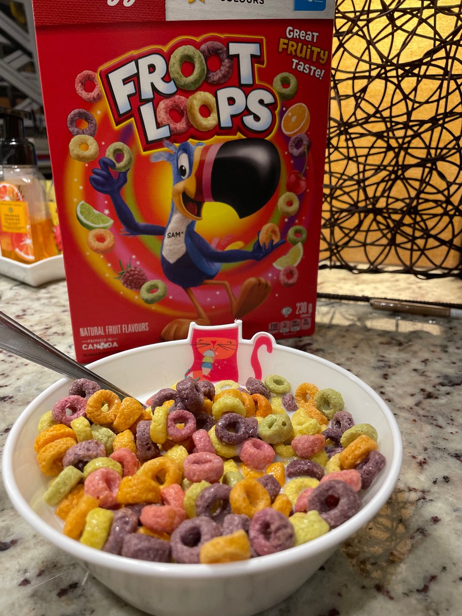MichelleBailey1's tweet photo. I’m 13 again @KelloggCompany Froot Loops #oldlass #tucansam Happy Tuesday! Be kind #KindnessMatters https://t.co/AXyCRolDor