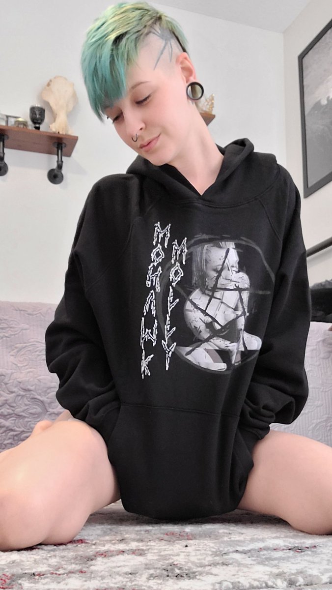 Kiss or Hug me 🙈❤️