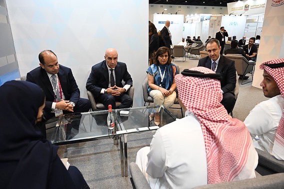 moin_gov_jo's tweet photo. وزير الاستثمار المهندس خيري عمرو يلتقي وفد من الصندوق السعودي للتنمية SFD وذلك لعرض الفرص الاستثمارية المتاحة في الأردن، ويأتي هذا اللقاء ضمن اللقاءات الرسمية التي تُقام في الجناح الأردني المشارك بملتقى الاستثمار السنوي ٢٠٢٢ المُقام في دبي. 

#الأردن #السعودية #استثمر_في_الأردن https://t.co/q8TfMTUpps